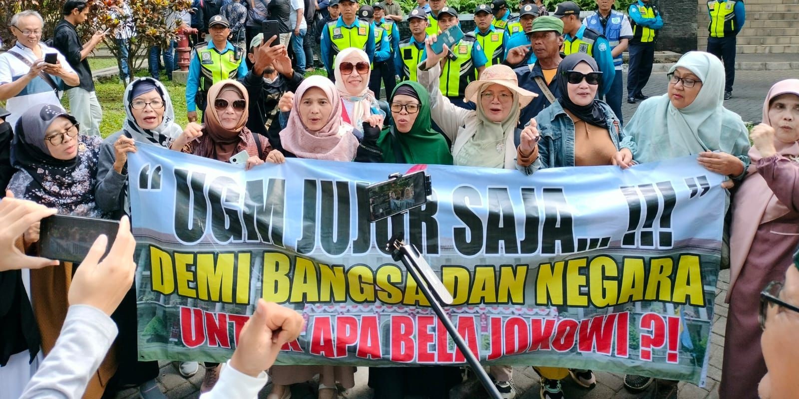 Publik Berhak Tahu Ijazah Jokowi? Simak Dasar Hukumnya!