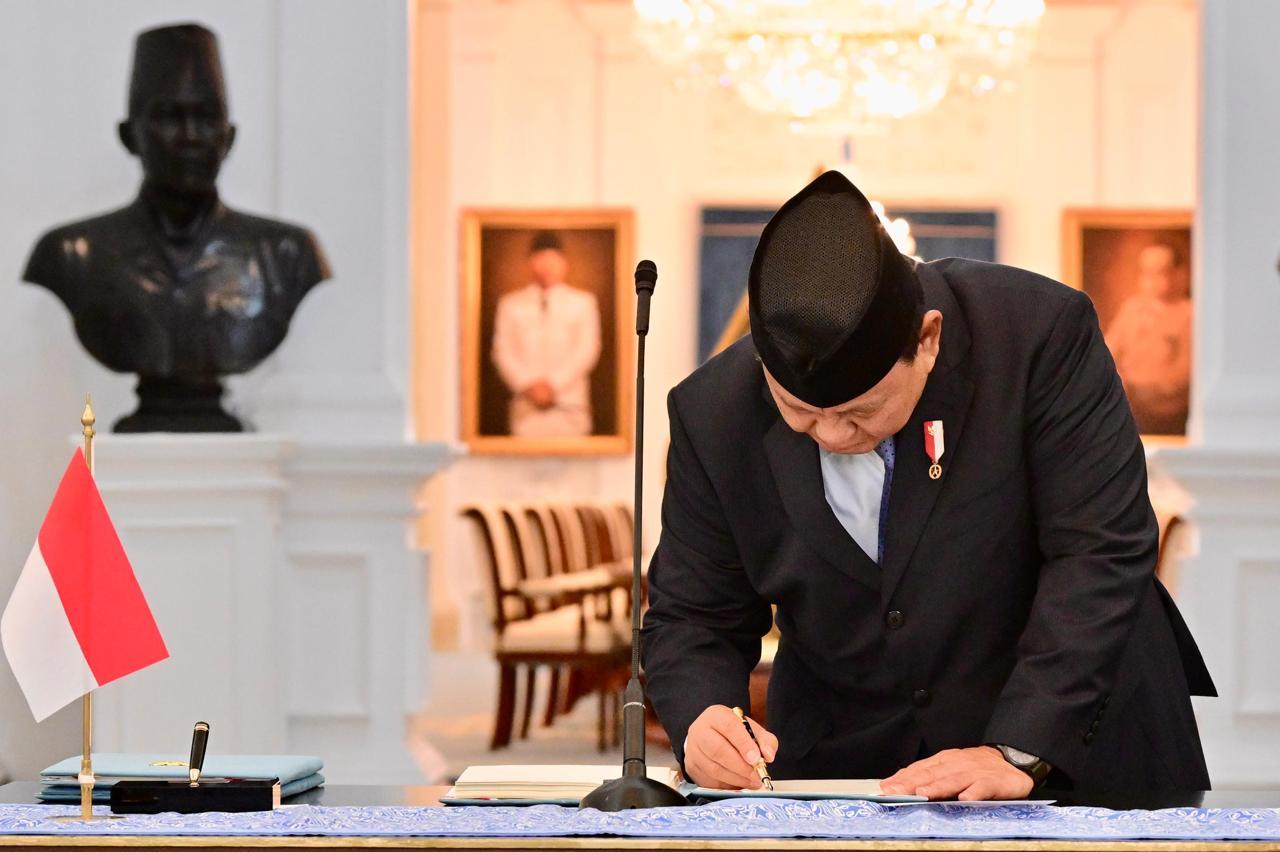 Bisakah Presiden Menerbitkan Peraturan yang Bertentangan dengan Undang-Undang?