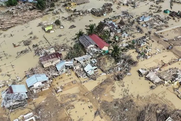 Pray for Sumatera: Ratusan Tewas, Polemik Status Bencana Nasional, dan Isu Kerusakan Lingkungan