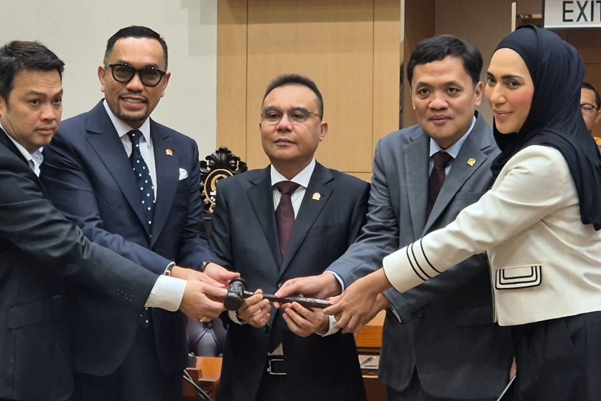 Dari Nonaktif ke Pimpinan, Sahroni Kembali Duduki Kursi Wakil Ketua Komisi III